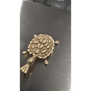 14k Gold Vintage  Designer Michael Anthony 2D Diamond Cut Turtle Charm Pendant